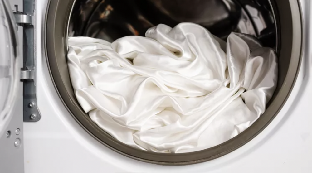 How to wash a silk pillowcase in a washing machine?🛌